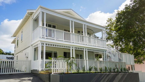 Elegant Upstairs Villa With Grey Lynn Park Views - Accommodation New Zealand 0