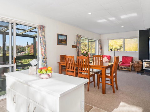 Family Fun At The Lake - Lake Tarawera Holiday Home - Accommodation New Zealand 1