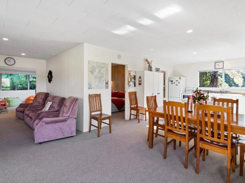 Family Fun At The Lake - Lake Tarawera Holiday Home - Accommodation New Zealand 3