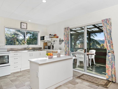 Family Fun At The Lake - Lake Tarawera Holiday Home - Accommodation New Zealand 2