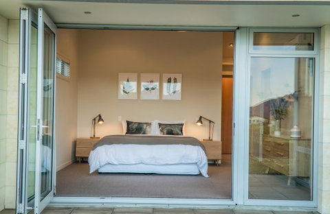 Faulks Terrace - Sleeps 6 - Lake & Mountain Views - Walk To Town - Accommodation New Zealand 2