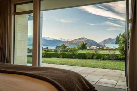 Faulks Terrace - Sleeps 6 - Lake & Mountain Views - Walk To Town - Accommodation New Zealand 3