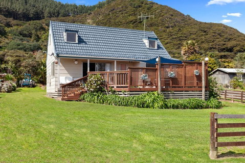 Fishing Base By The Sea - Accommodation New Zealand 2