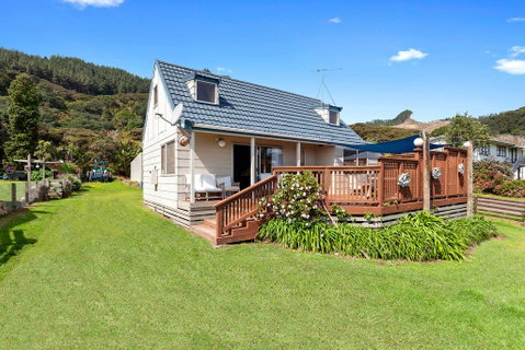 Fishing Base By The Sea - Accommodation New Zealand 0