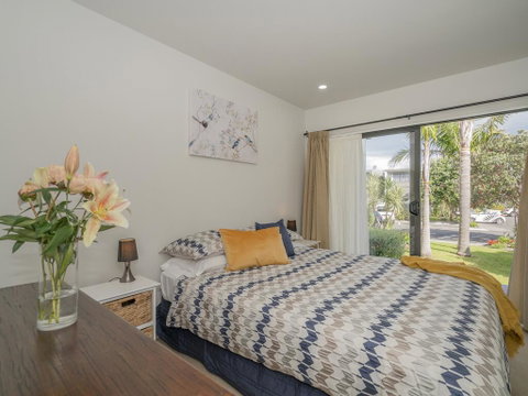 French For Sunshine - Whitianga Holiday Home - Accommodation New Zealand 3