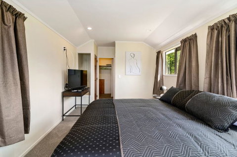 Freshwater Boat House - Lake Rotoiti Holiday Home - Accommodation New Zealand 2