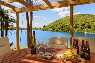 Freshwater Boat House - Lake Rotoiti Holiday Home