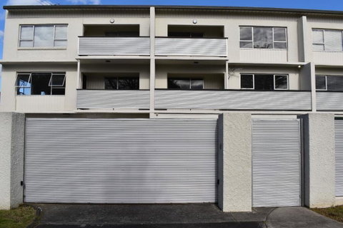 Full Apartment With Parking - Accommodation New Zealand 0