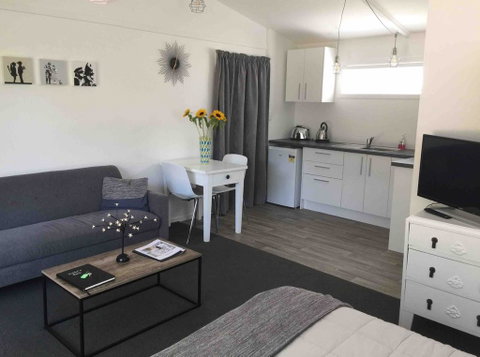 Garden Studio - Accommodation New Zealand 3