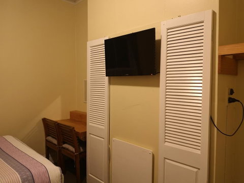 Golden Cross Hotel - Accommodation New Zealand 1