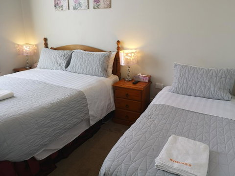 Golden Cross Hotel - Accommodation New Zealand 0