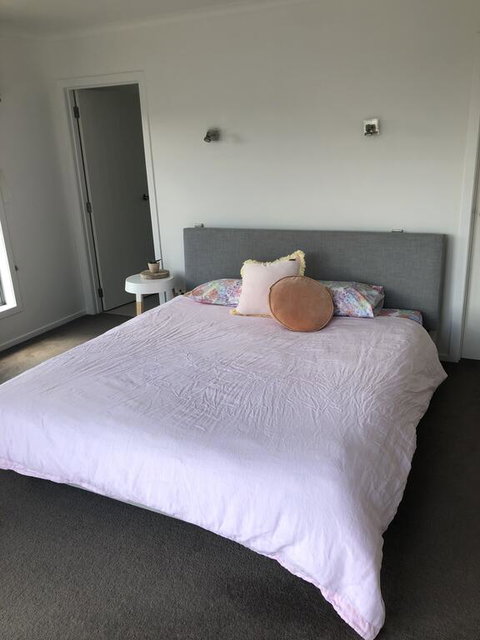 Hamilton Family Home With Pool - Accommodation New Zealand 3