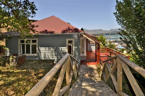 Harbour Chalet - Accommodation New Zealand 0