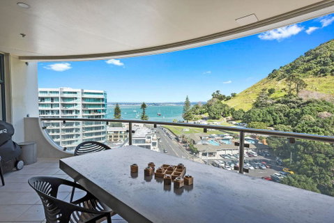 Harbour Mount Ocean Views - Mt Maunganui Holiday Home - Accommodation New Zealand 2