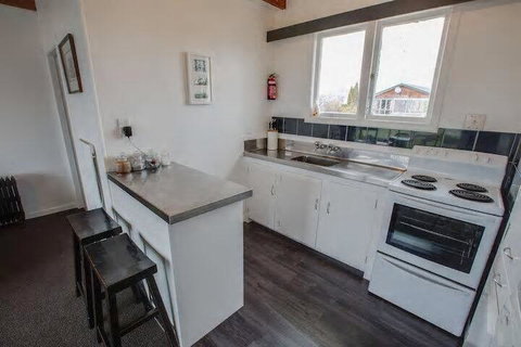 Hawea Apartment, Lake And Mountain Views!! - Accommodation New Zealand 2