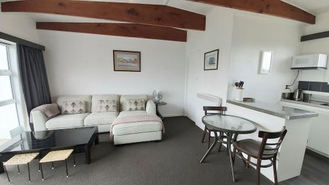 Hawea Apartment, Lake And Mountain Views!! - Accommodation New Zealand 3