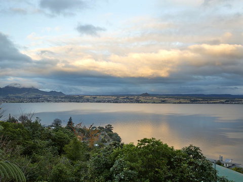 Hello House - Acacia Bay Holiday Home - Accommodation New Zealand 3