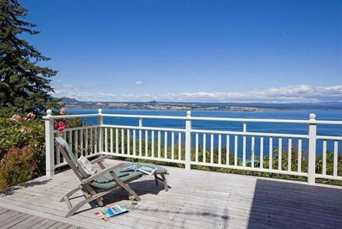 Hello House - Acacia Bay Holiday Home - Accommodation New Zealand 0