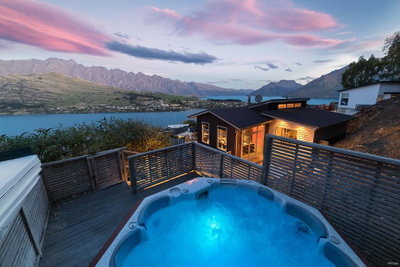 Hensman House, Breathtaking Lake Views