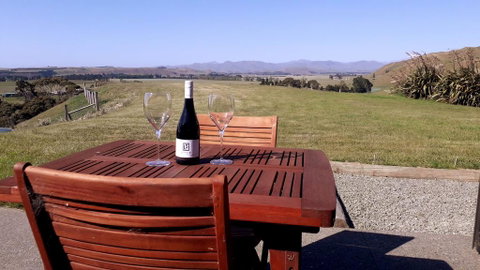 Hill Top Retreat - Accommodation New Zealand 3