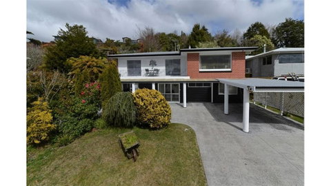 Hillside Heaven Quiet And Comfortable - Accommodation New Zealand 0