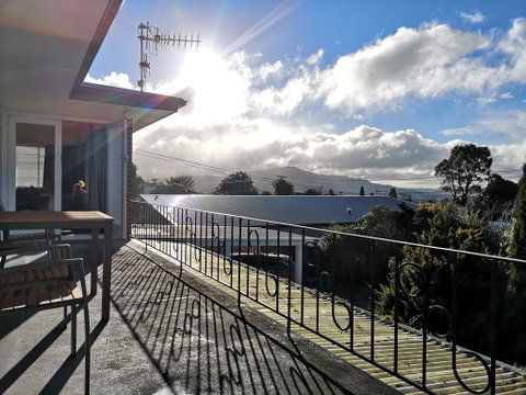 Hillside Heaven Quiet And Comfortable - Accommodation New Zealand 1