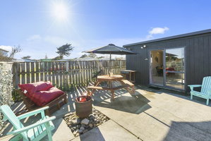 Himatangi Kiwi Bach - Beachfront Himatangi Holiday Home