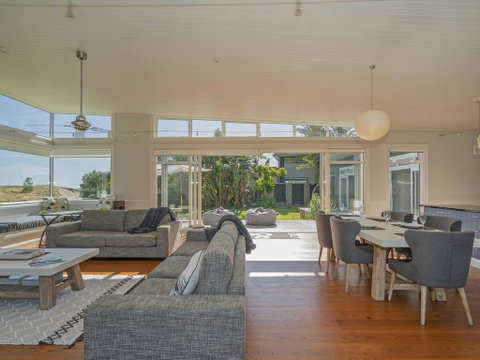 Hot Water Escape - Hot Water Beach Holiday Home - Accommodation New Zealand 1