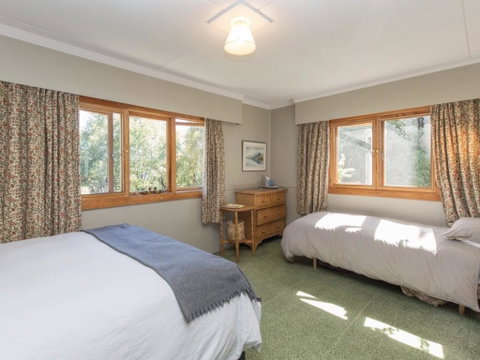Hunters Lodge - Wanaka Holiday Home - Accommodation New Zealand 1
