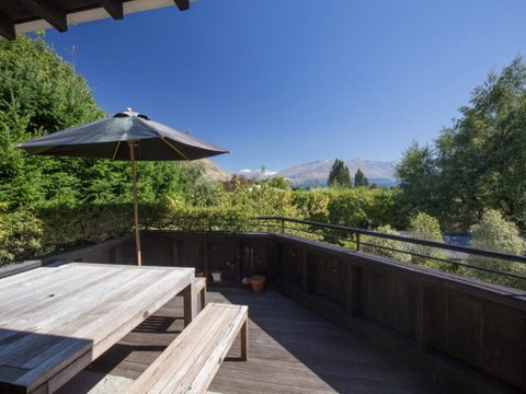 Hunters Lodge - Wanaka Holiday Home - Accommodation New Zealand 0