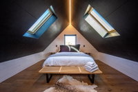 Hurley Black Hut