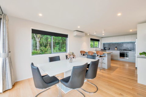 Incredible Views Near Henderson, Piha & Karekare - Accommodation New Zealand 2