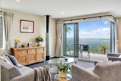 Incredible Views Near Henderson, Piha & Karekare - Accommodation New Zealand 1