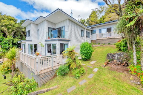 Incredible Views Near Henderson, Piha & Karekare - Accommodation New Zealand 0