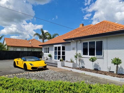 J&L Holiday House