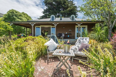 Kahikatea Retreat - Christchurch Holiday Homes - 4WD Access Only