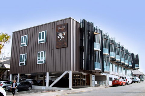 King And Queen Hotel Suites - Accommodation New Zealand 0