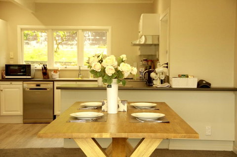 Lake Domain Holiday House - Accommodation New Zealand 2