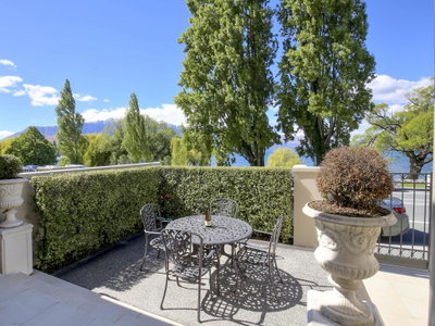 Lake Residence - Queenstown Holiday Apartment
