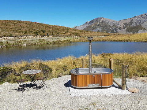 Lake Stella Mountain Huts - Accommodation New Zealand 2