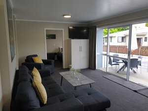 Lakeside Motel  Apartments