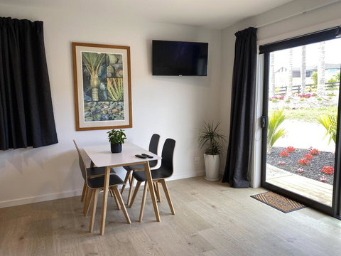 Large Super King Studio On Kapiro - Accommodation New Zealand 0