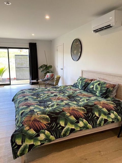 Large Super King Studio On Kapiro - Accommodation New Zealand 3