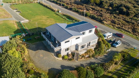 Lazy Dolphin Lodge - Accommodation New Zealand 2