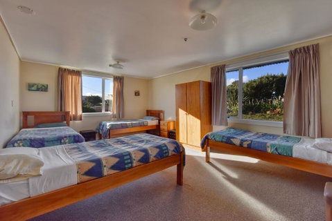 Lazy Dolphin Lodge - Accommodation New Zealand 3