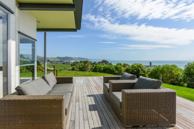 Lightning Ridge Retreat - Waimarama Holiday Home
