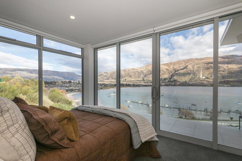 Lismore - Sleeps 6 - Amazing Lake Views - Walk To Town - Accommodation New Zealand 3