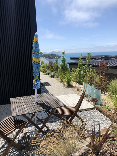 Little Black Fantail Studio - Accommodation New Zealand 2