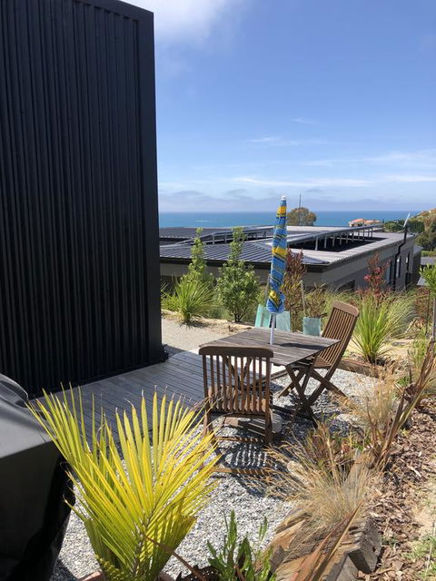 Little Black Fantail Studio - Accommodation New Zealand 1