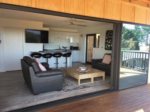 Little House On The Hill - Accommodation New Zealand 1